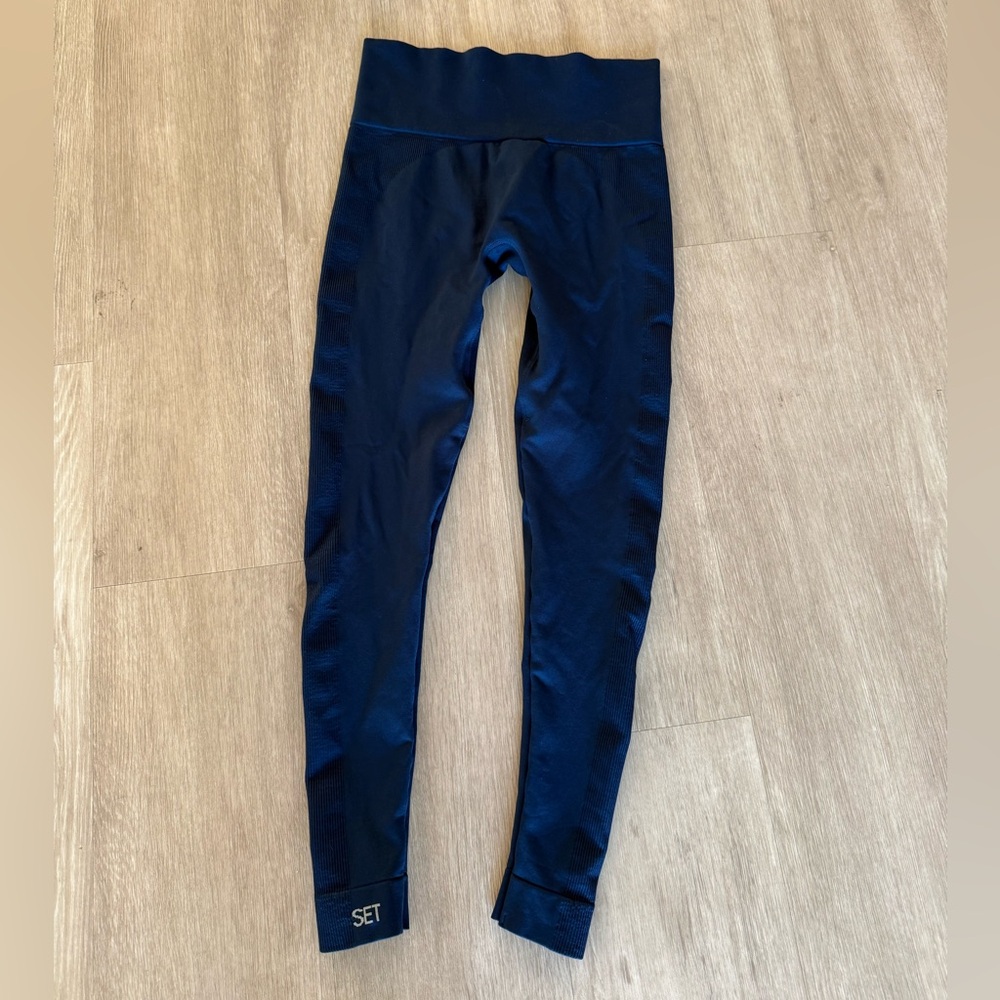 Navy Set Active Leggings - Picture 2 of 3